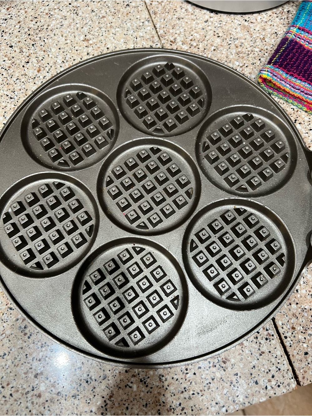 Non-Branded Black 7-Cavity Mini Waffle Pan
